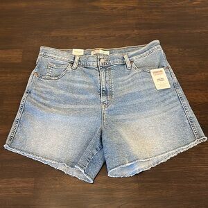 Women’s Signature Levi Strauss Jean Shorts